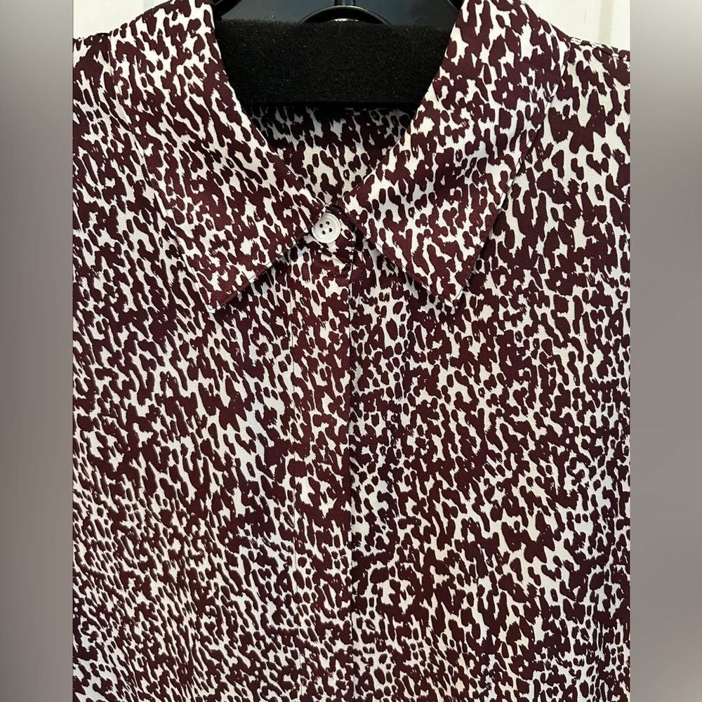 100% Silk Single Button Key Hole Collar Abstract … - image 2